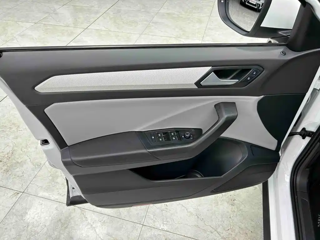 Volkswagen T-Roc 2024 — фото 10