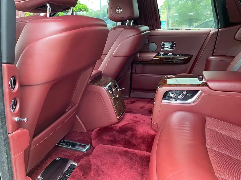 Rolls-Royce Phantom 2019 — фото 8