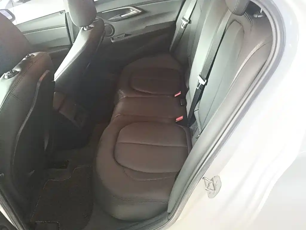 BMW 1 Series 2019 — фото 17