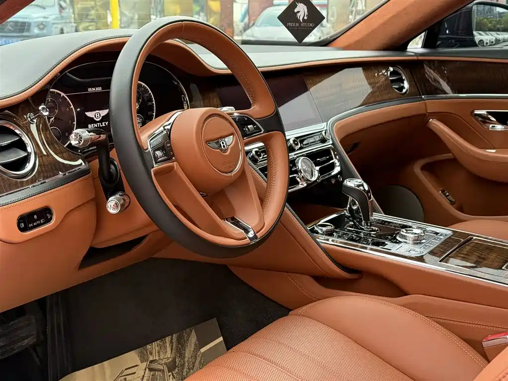 Bentley Flying Spur 2021 — фото 10