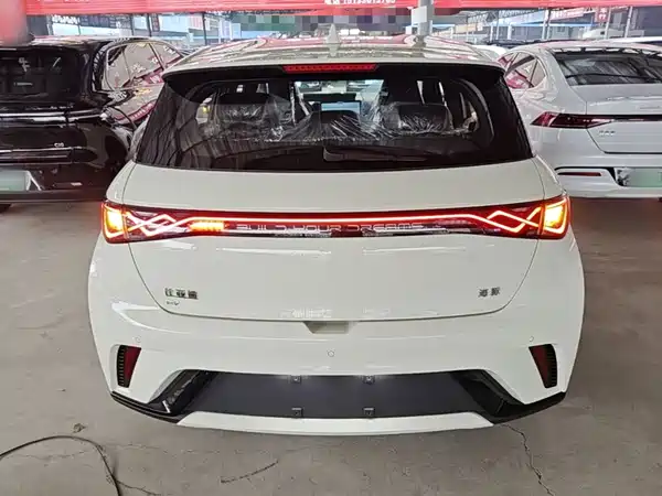 BYD Dolphin 2025