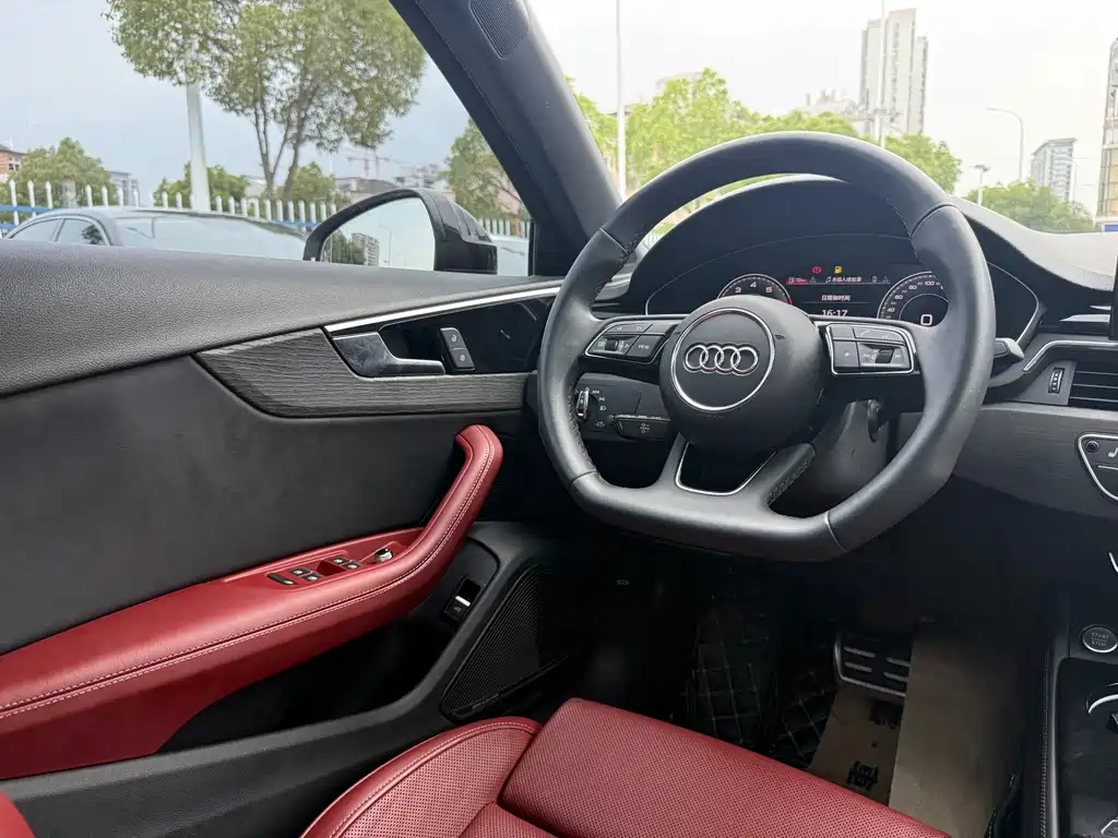 Audi A4L 2023 — фото 14