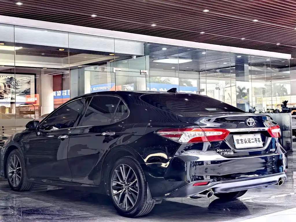 Toyota Camry 2021 — фото 19