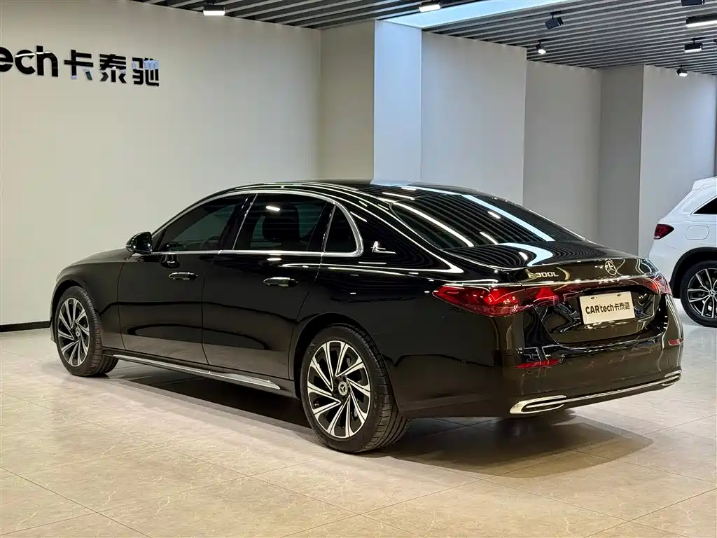 Mercedes-Benz E-Class 2024