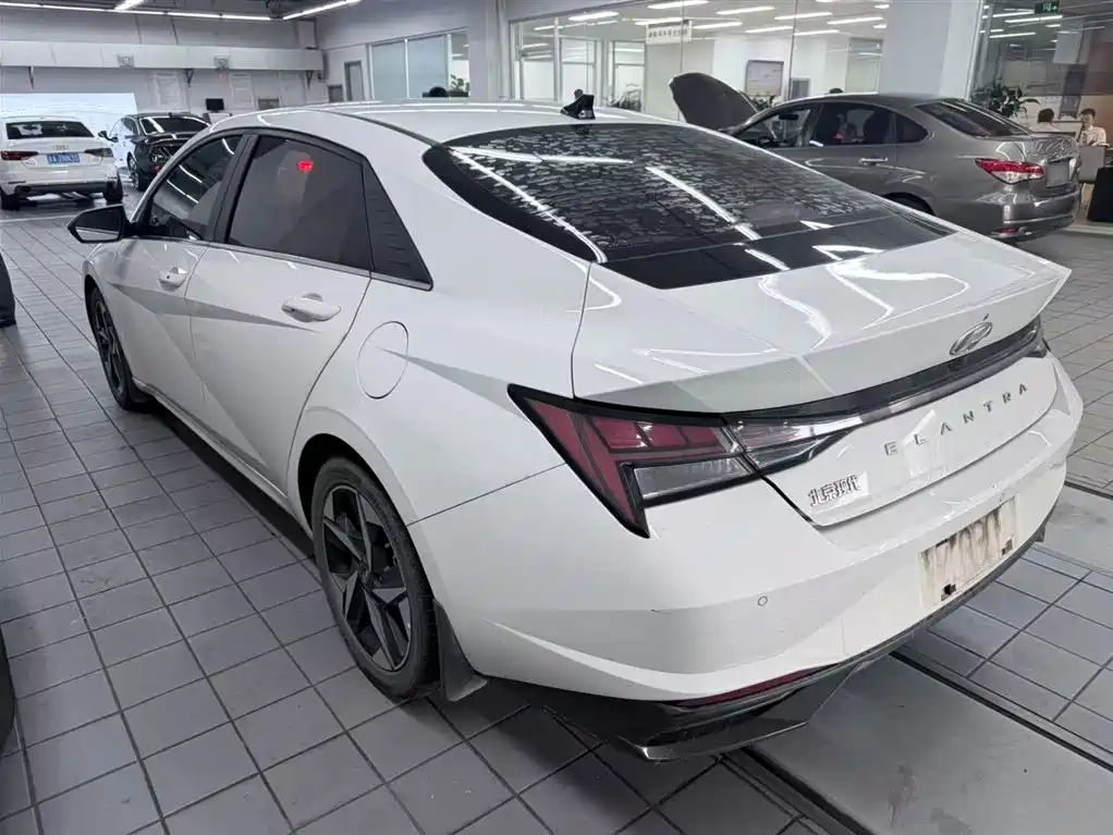 Hyundai Elantra 2022