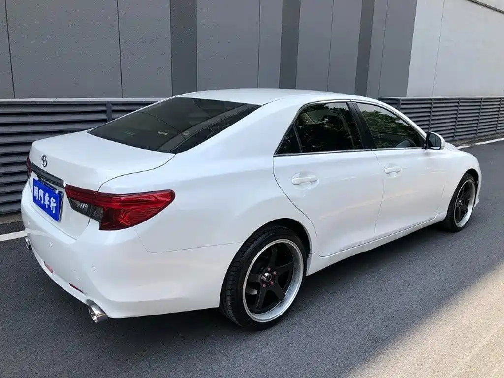 Toyota Reiz 2015 — фото 12
