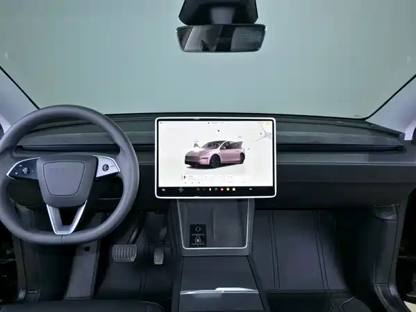 Tesla Model Y 2025