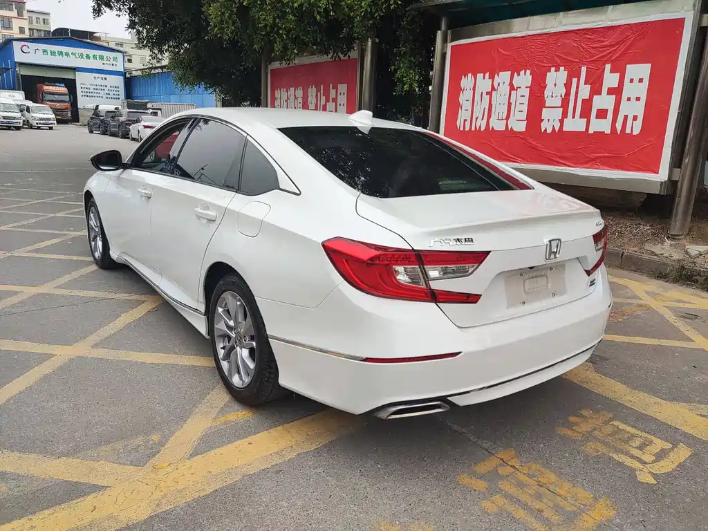Honda Accord 2018 — фото 10