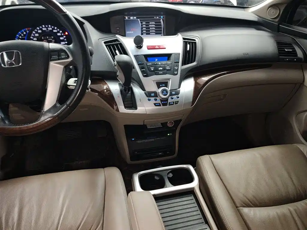 Honda Odyssey 2015 — фото 10