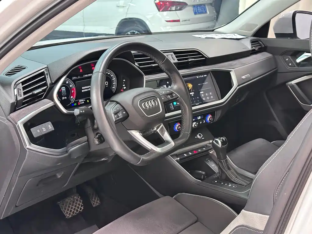 Audi Q3 2023 — фото 14