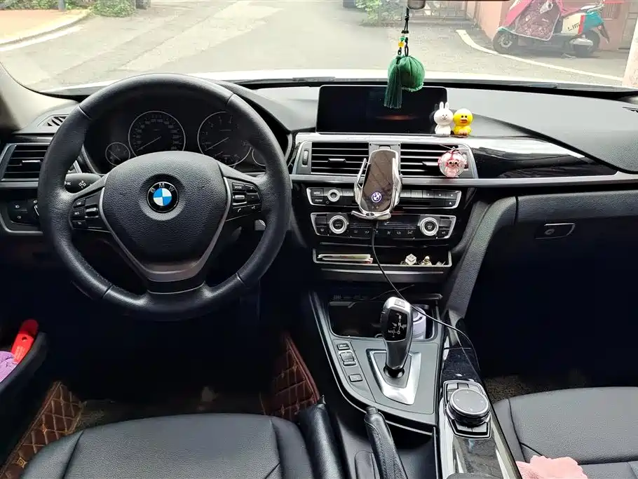 BMW 3 Series 2016 — фото 12