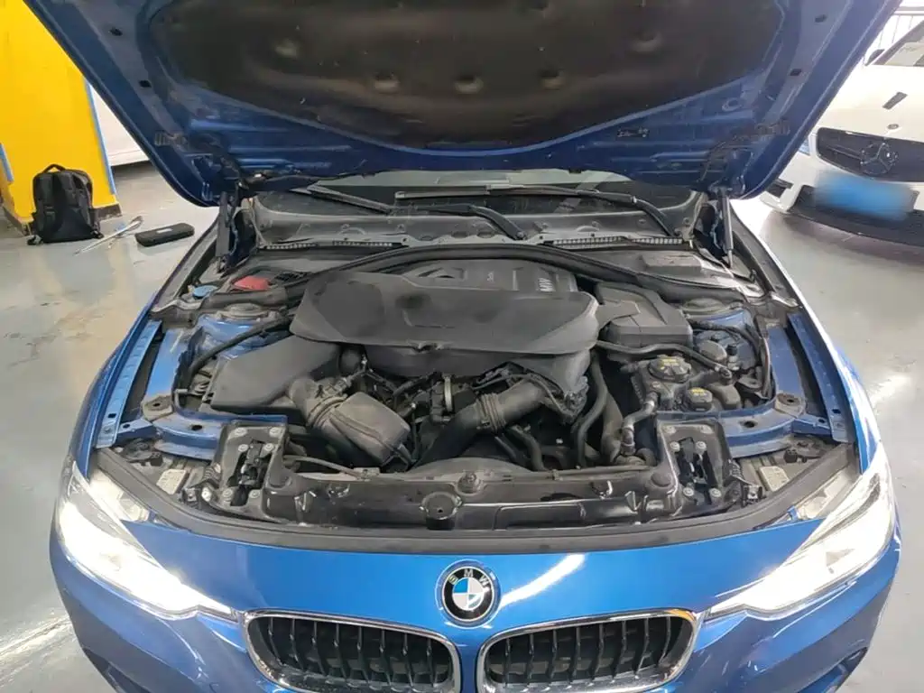 BMW 3 Series 2018 — фото 20