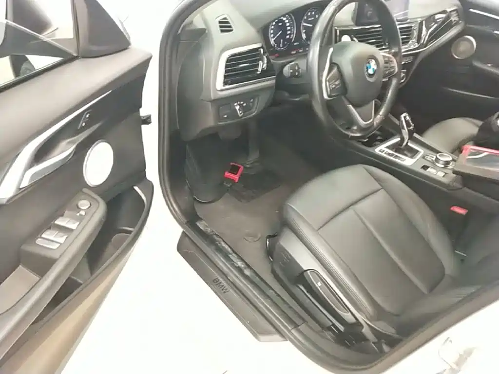 BMW 1 Series 2021 — фото 16