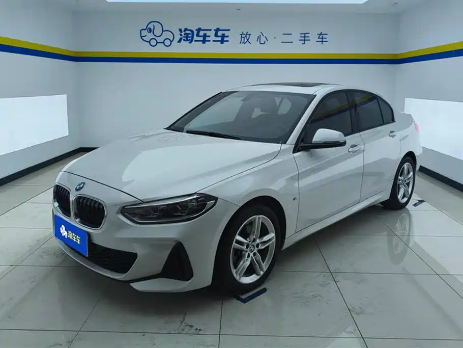 BMW 1 Series 2019 — фото 1