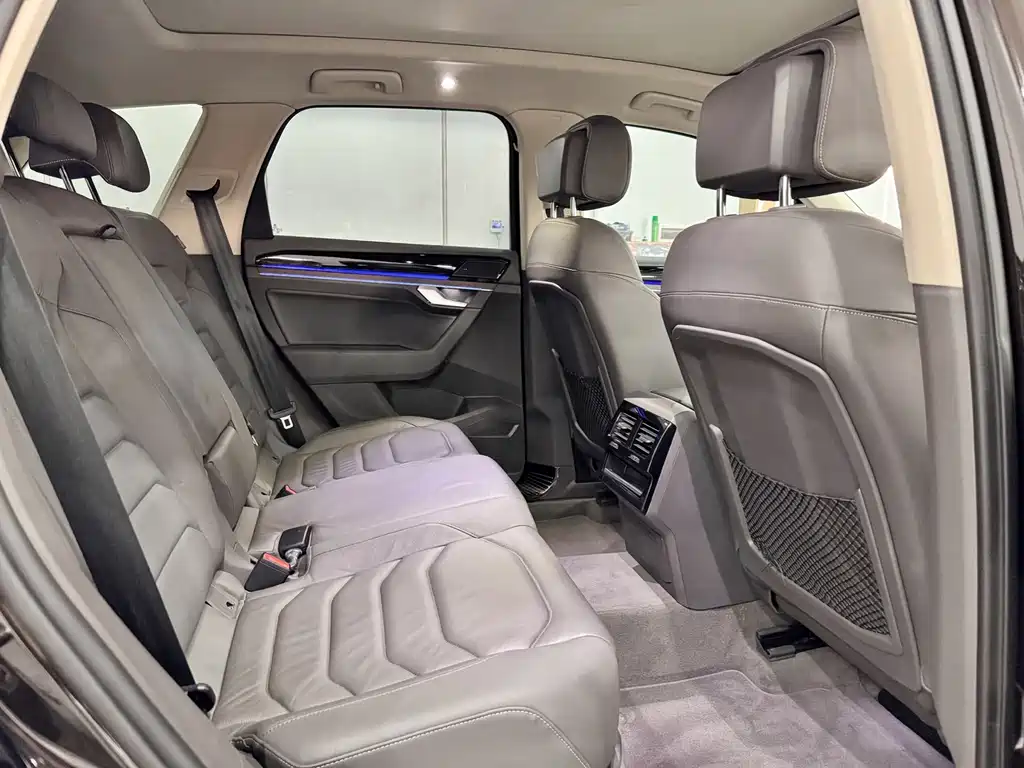 Volkswagen Touareg 2019 — фото 15
