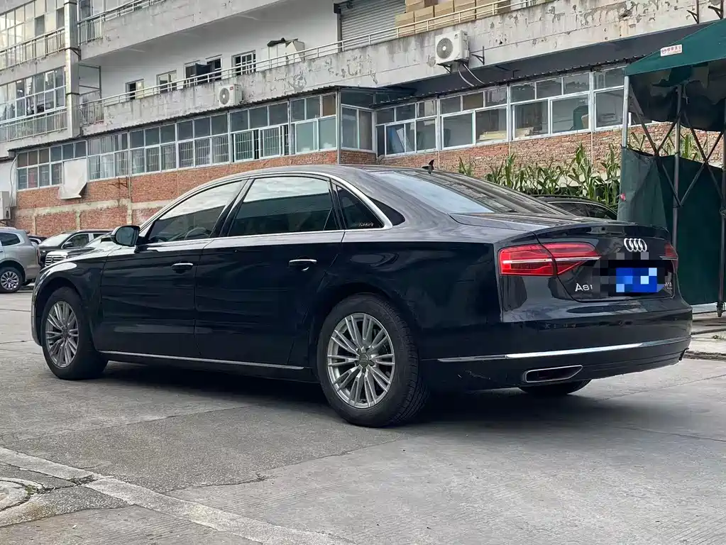 Audi A8 2015 — фото 6
