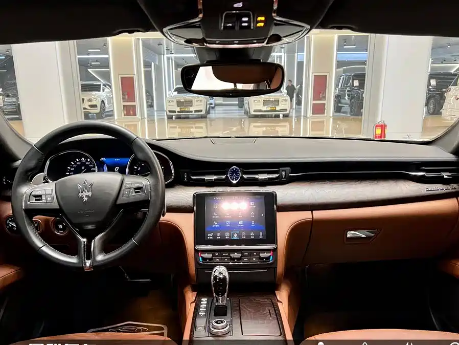 Maserati Quattroporte 2019 — фото 11
