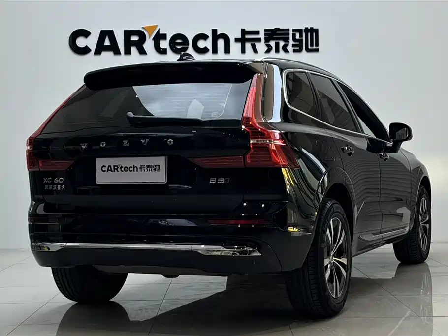 Volvo XC60 2022 — фото 3