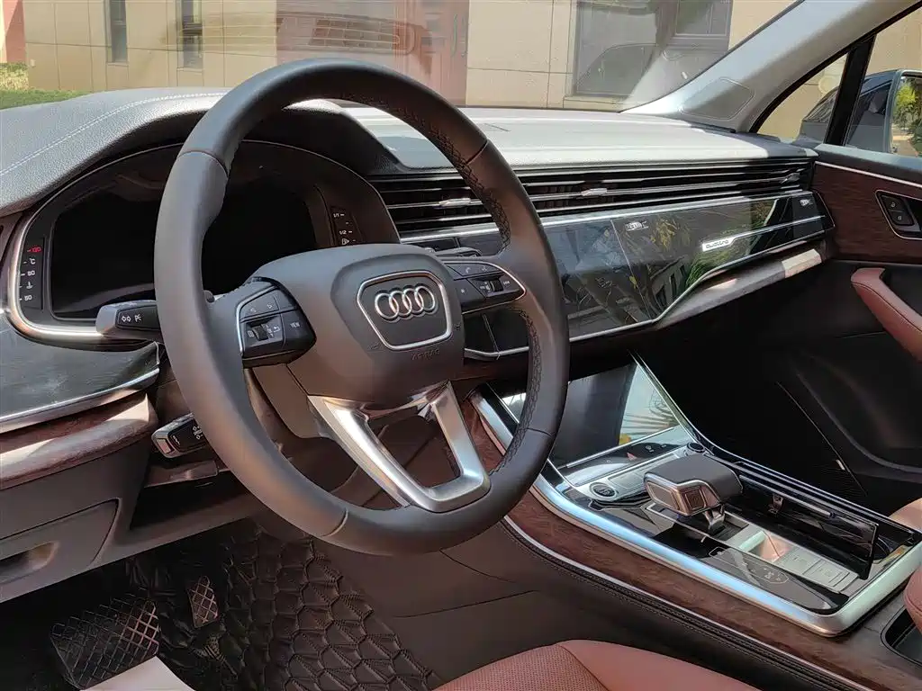 Audi Q7 2023 — фото 6