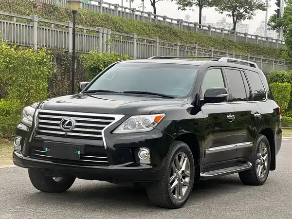 Lexus LX 2013