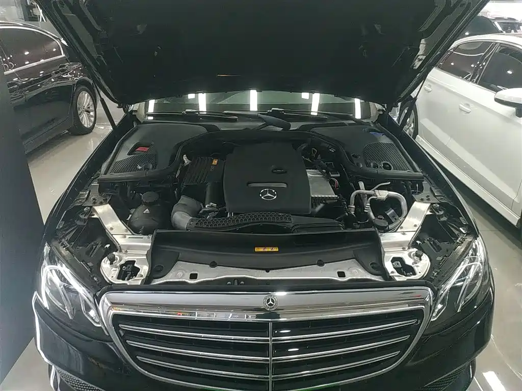 Mercedes-Benz E-Class 2017 — фото 20