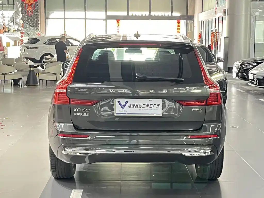 Volvo XC60 2021 — фото 8