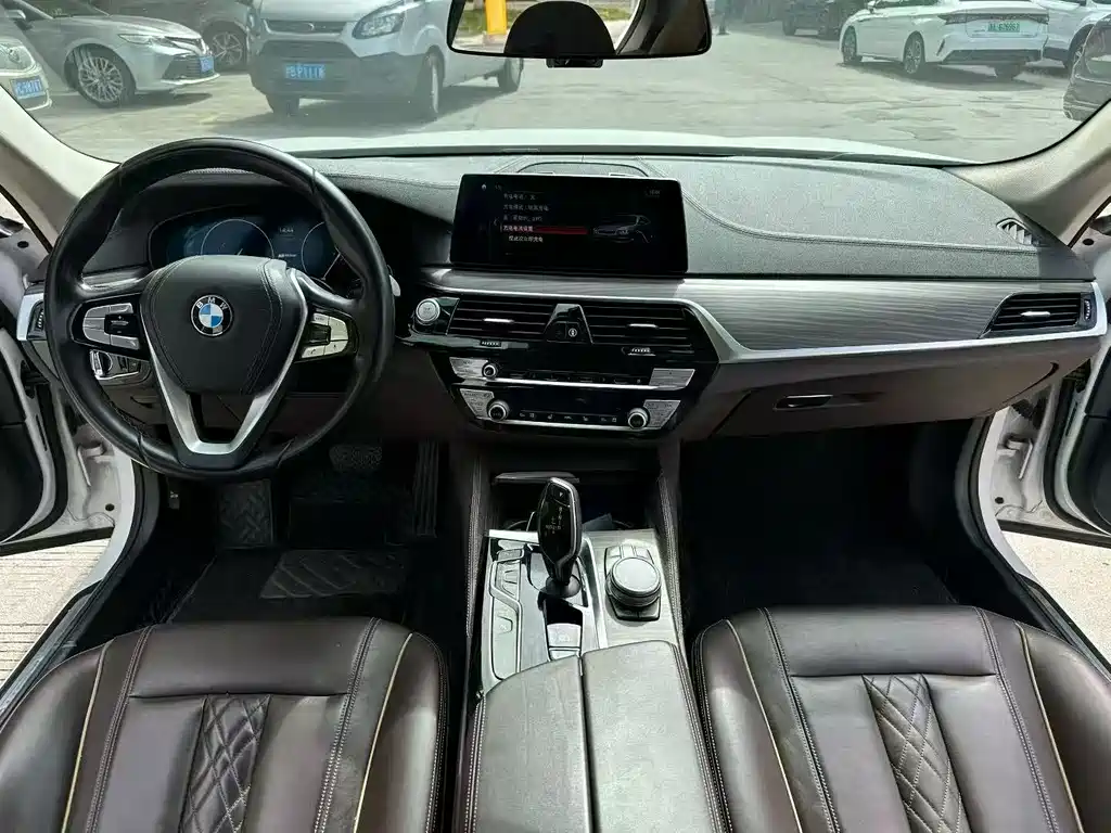 BMW 5 Series New Energy 2019 — фото 6