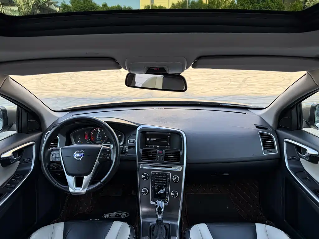 Volvo XC60 2014 — фото 12