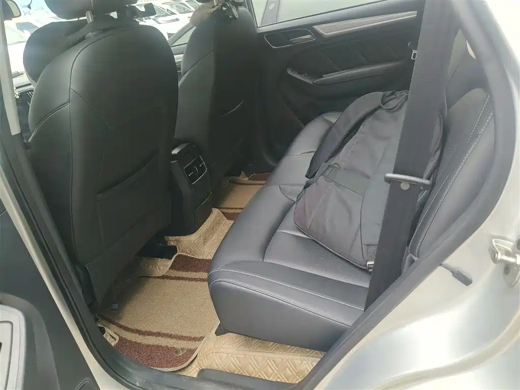 Roewe RX5 New Energy 2020 — фото 13