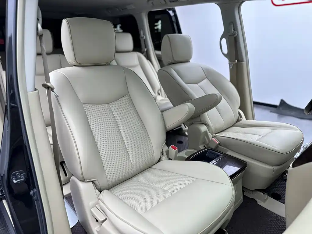 Nissan Quest 2017 — фото 22