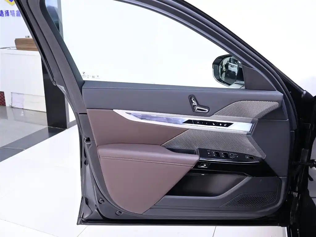 BMW 7 Series 2025 — фото 18