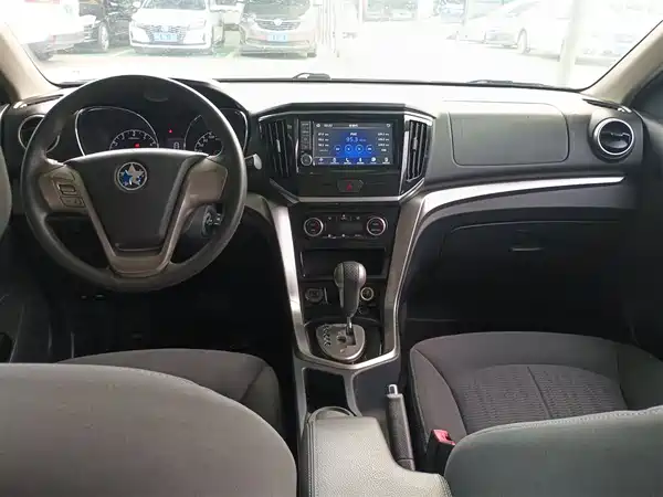 Venucia T70 2016