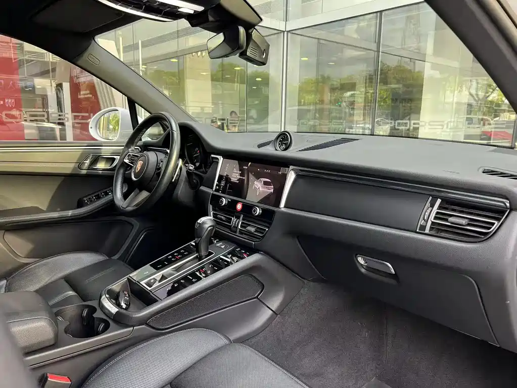 Porsche Macan 2023 — фото 11