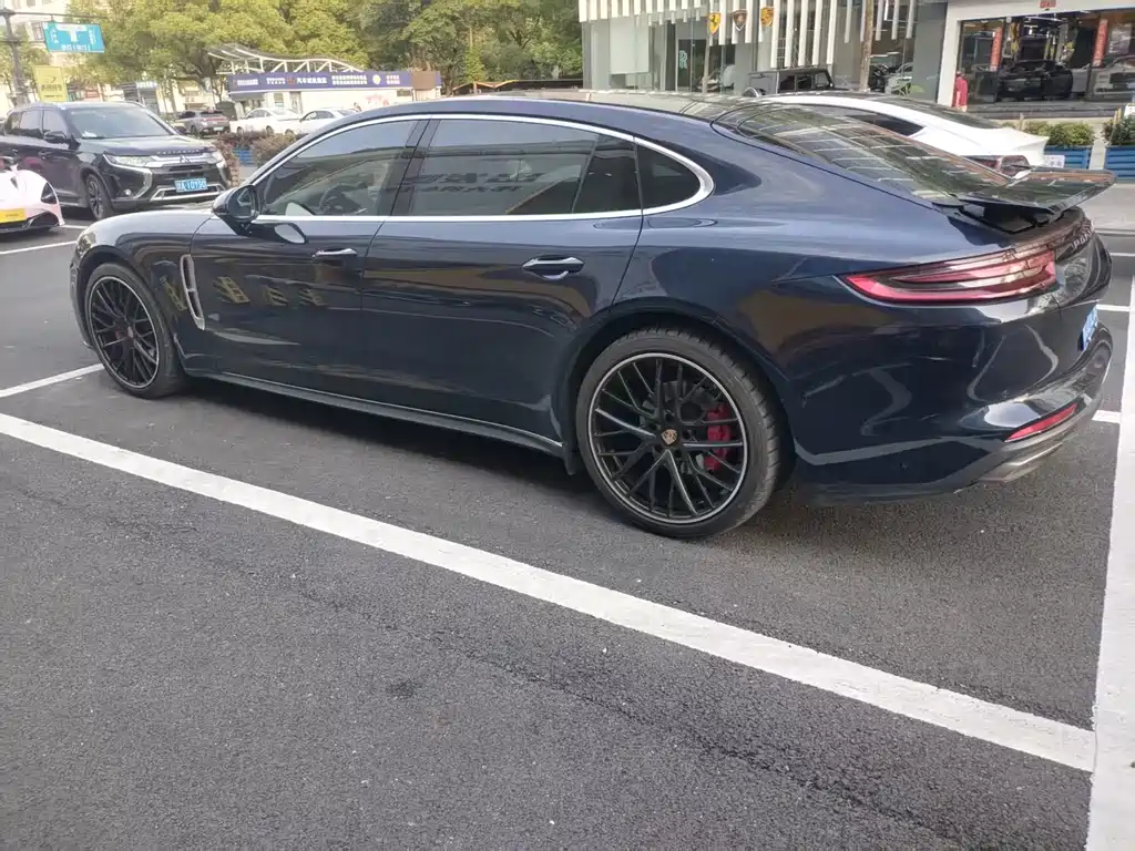 Porsche Panamera 2019 — фото 6
