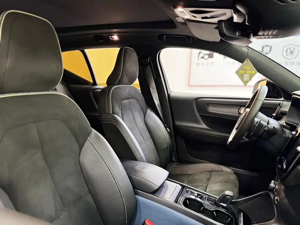 Volvo XC40 2019 — фото 10