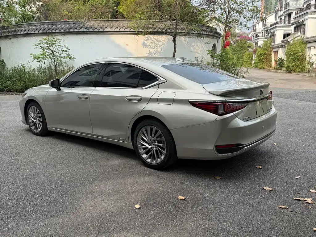 Lexus ES 2019 — фото 9