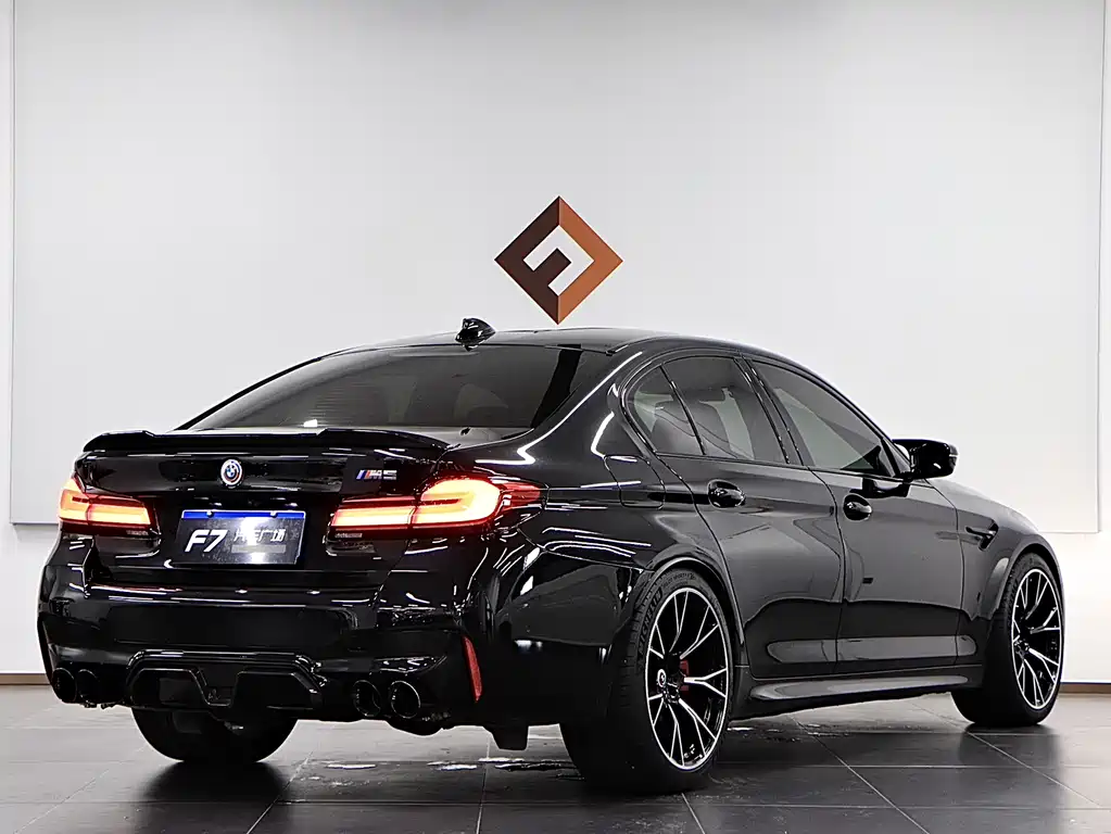 BMW M5 2021