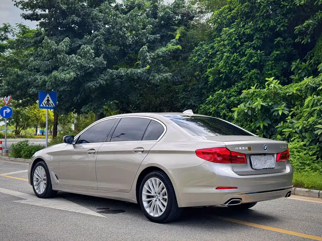 BMW 5 Series 2019 — фото 26