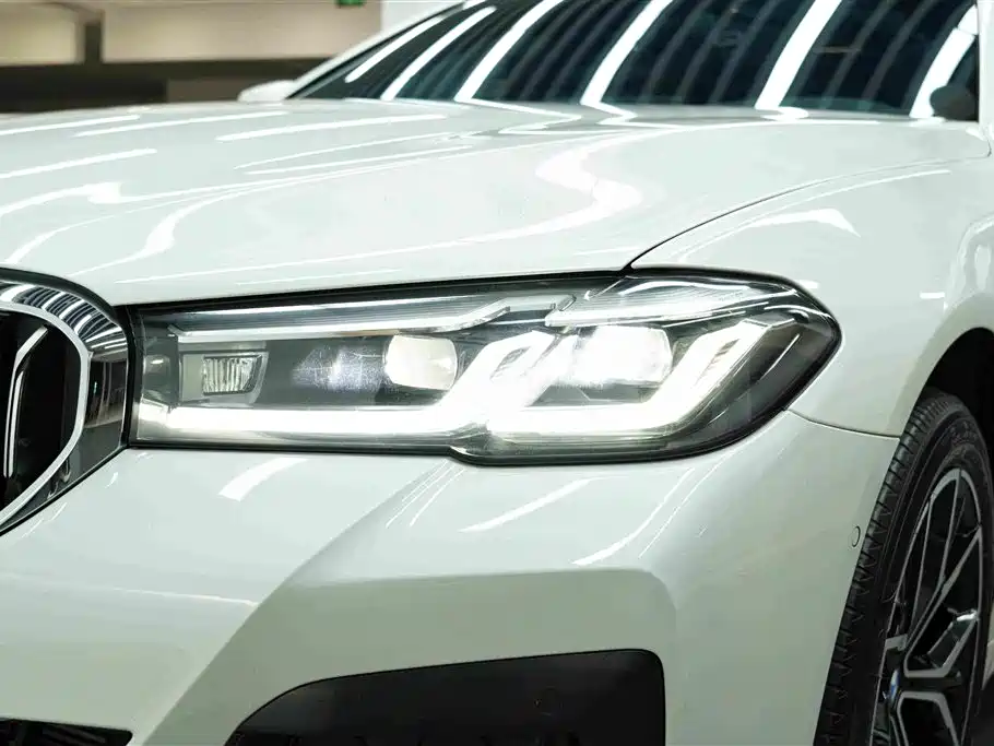 BMW 5 Series 2022 — фото 11