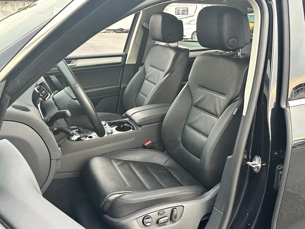 Volkswagen Touareg 2017 — фото 10