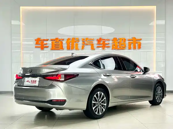 Lexus ES 2023