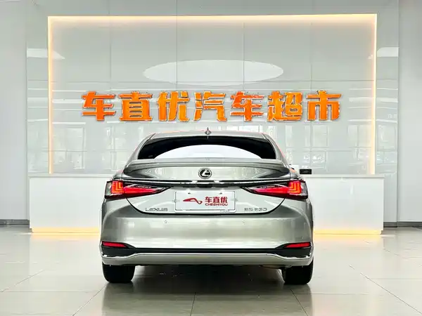 Lexus ES 2023