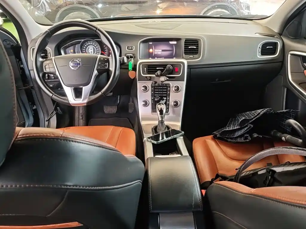 Volvo S60 2017 — фото 10