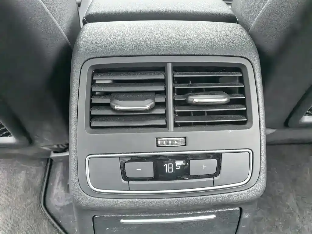 Audi A4L 2023 — фото 11