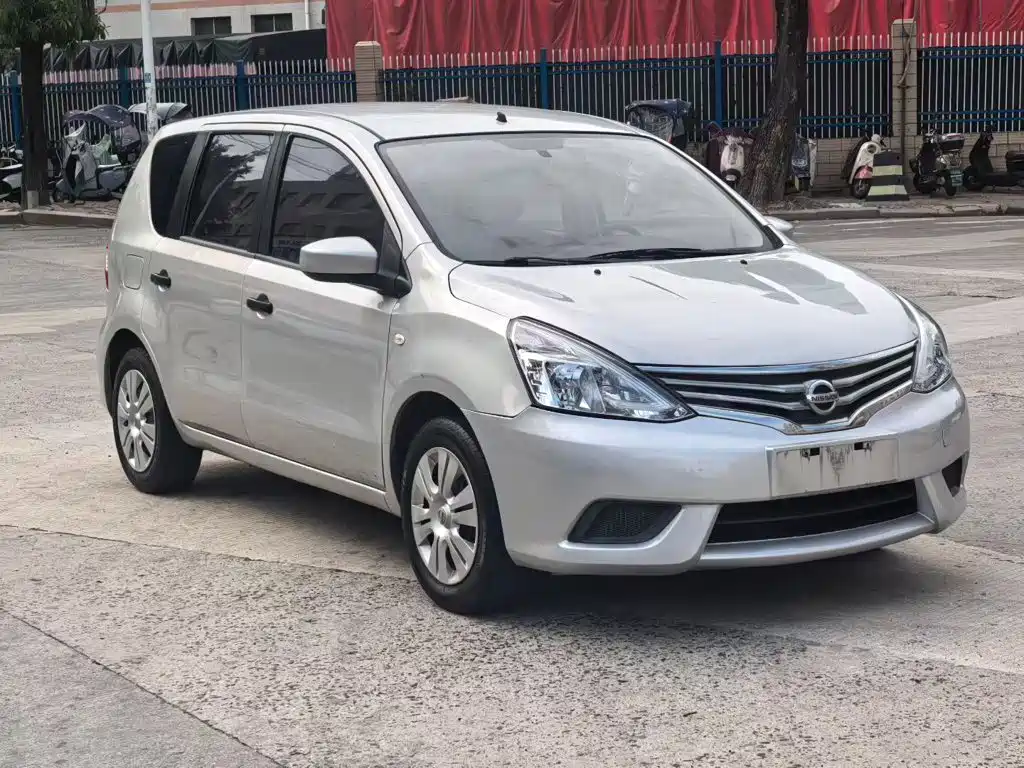 Nissan Livina 2018 — фото 24