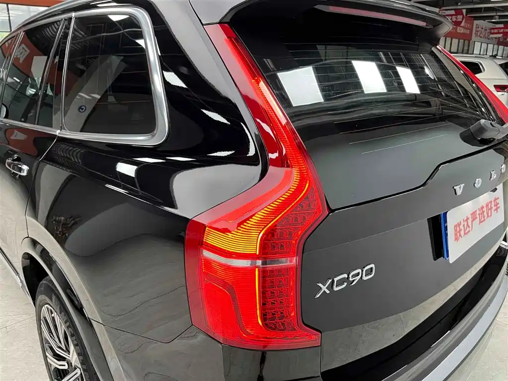 Volvo XC90 2023 — фото 20