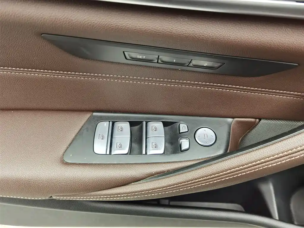 BMW 5 Series 2021 — фото 9