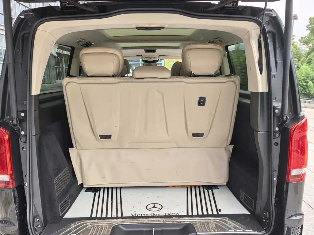 Mercedes-Benz V-Class 2022 — фото 11