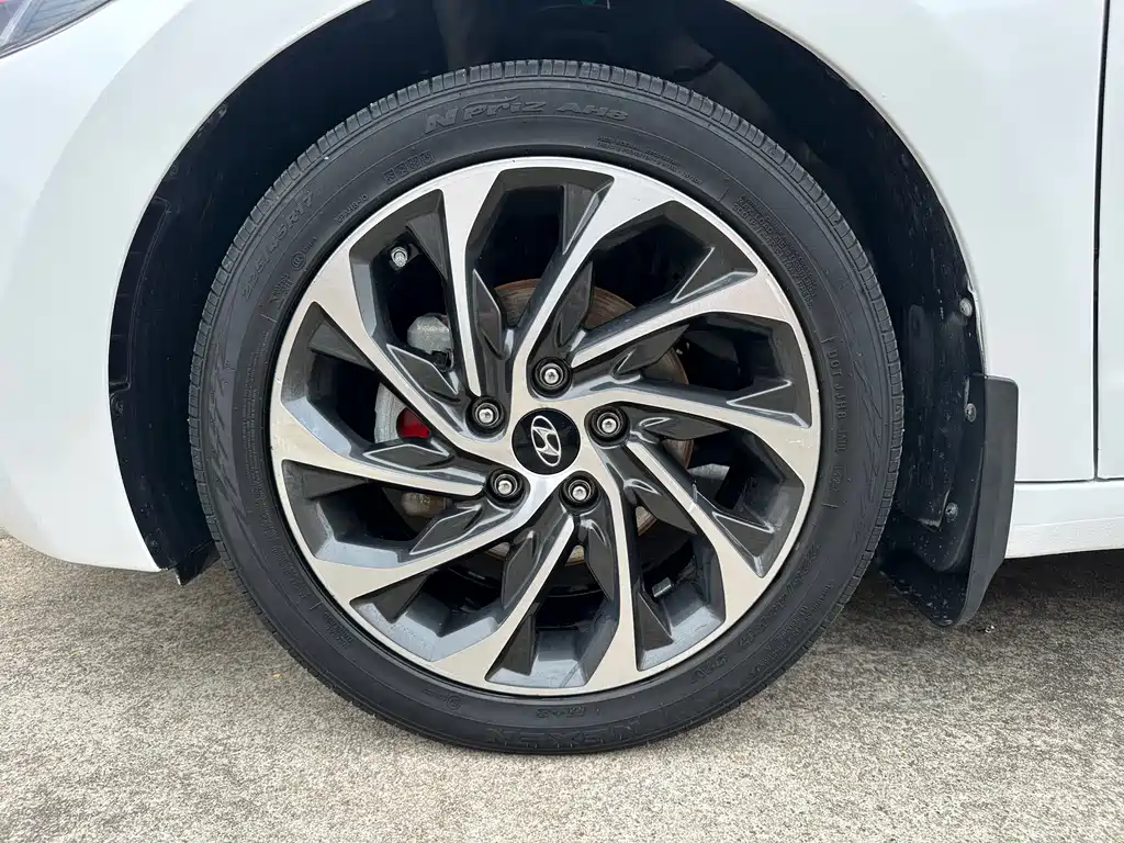 Hyundai Elantra 2020 — фото 17