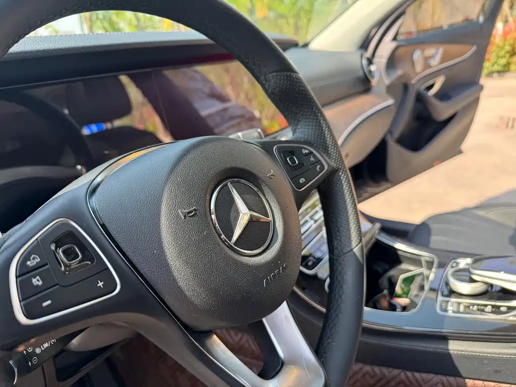 Mercedes-Benz E-Class 2017 — фото 9